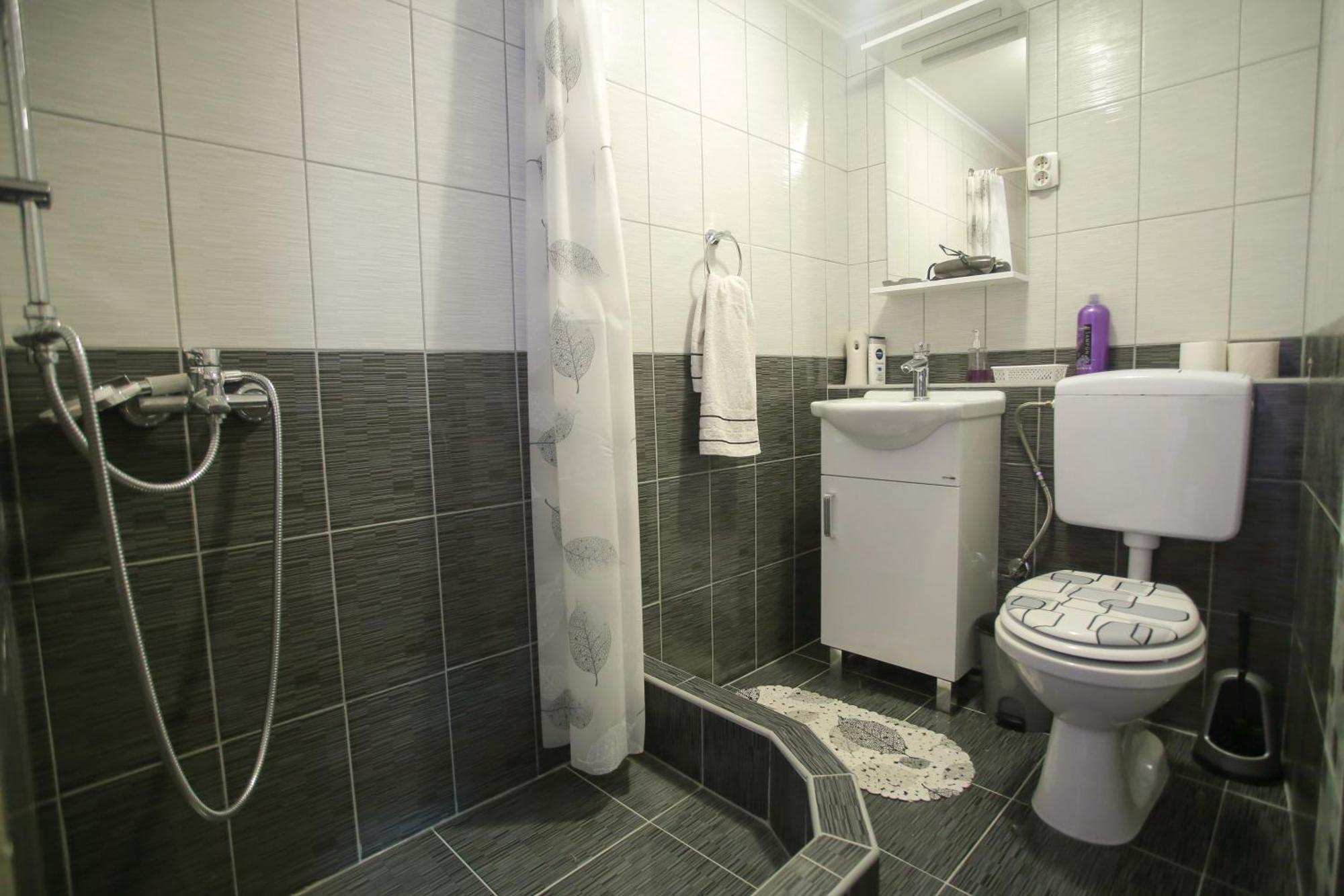 Guesthouse Adi モスタル エクステリア 写真