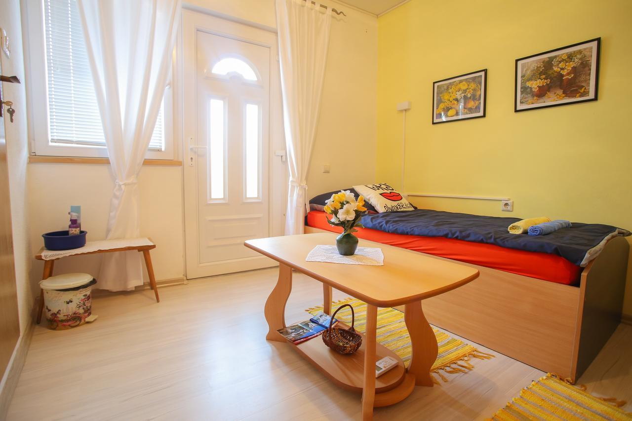 Guesthouse Adi モスタル エクステリア 写真